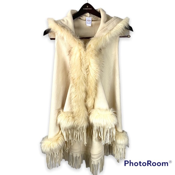 Sweaters - Northern Angel Hooded Sweater Vest Size small medium faux fur fringe Boho Cream